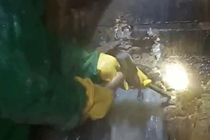 万宁消防水池堵漏施工视频