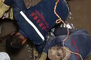 万宁电梯井堵漏施工视频